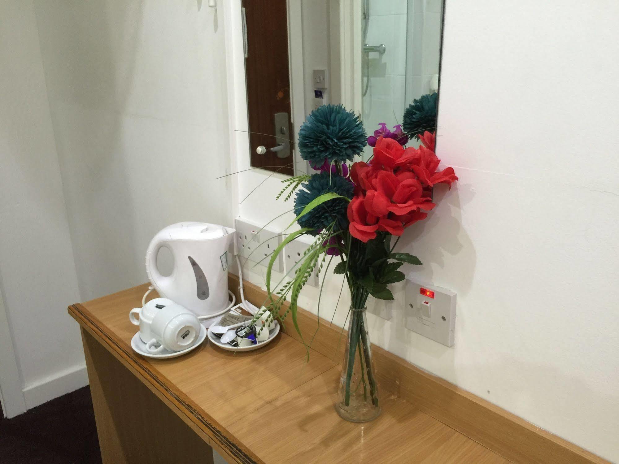 Euro Hotel Wembley Bagian luar foto