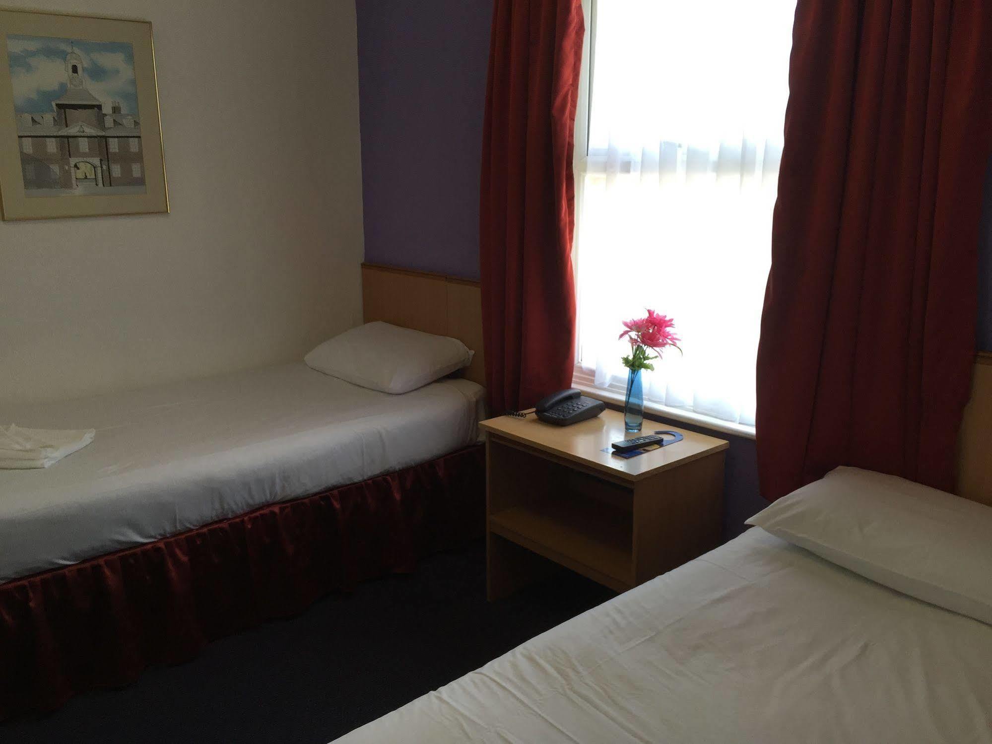 Euro Hotel Wembley Bagian luar foto