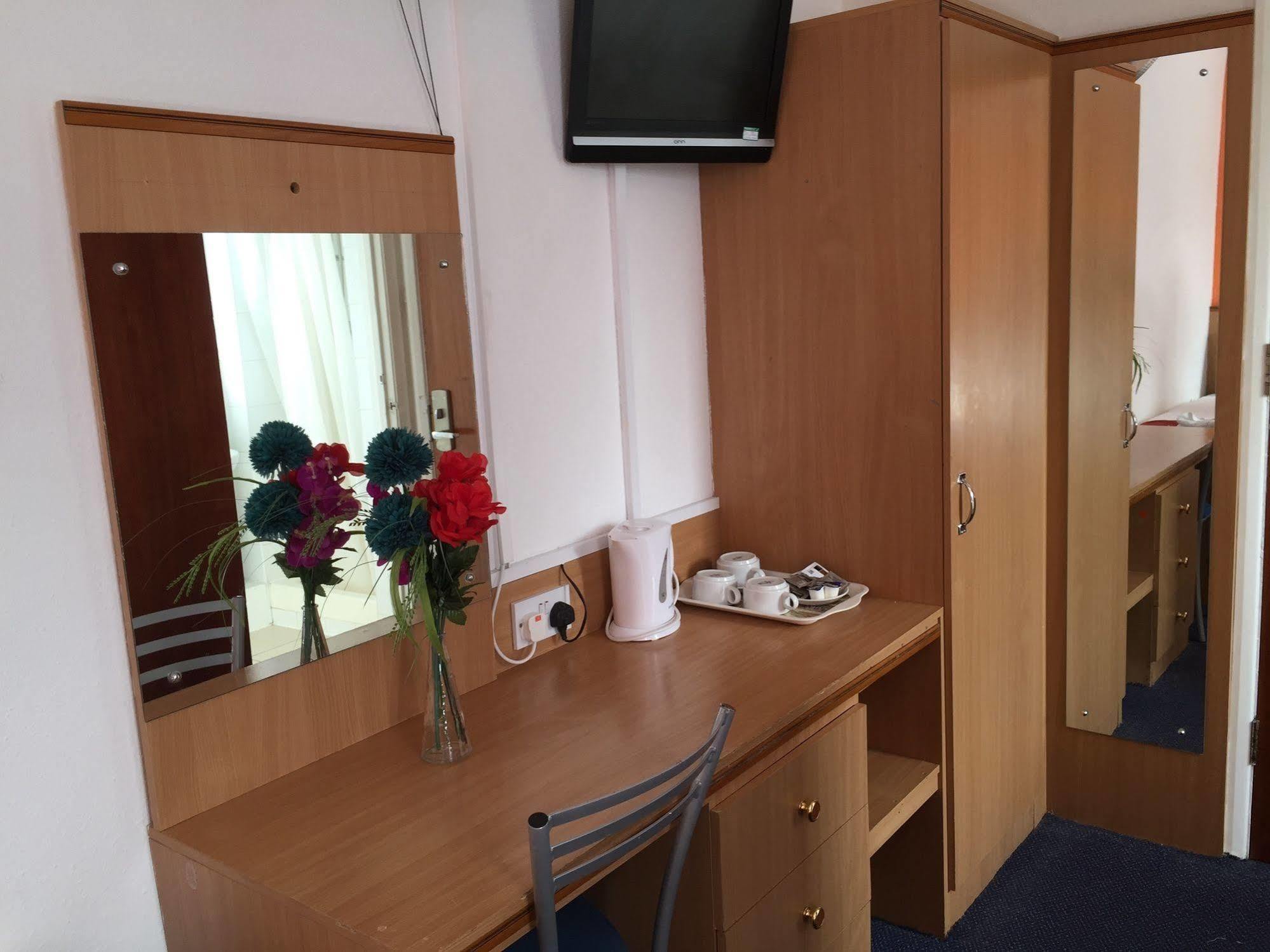 Euro Hotel Wembley Bagian luar foto