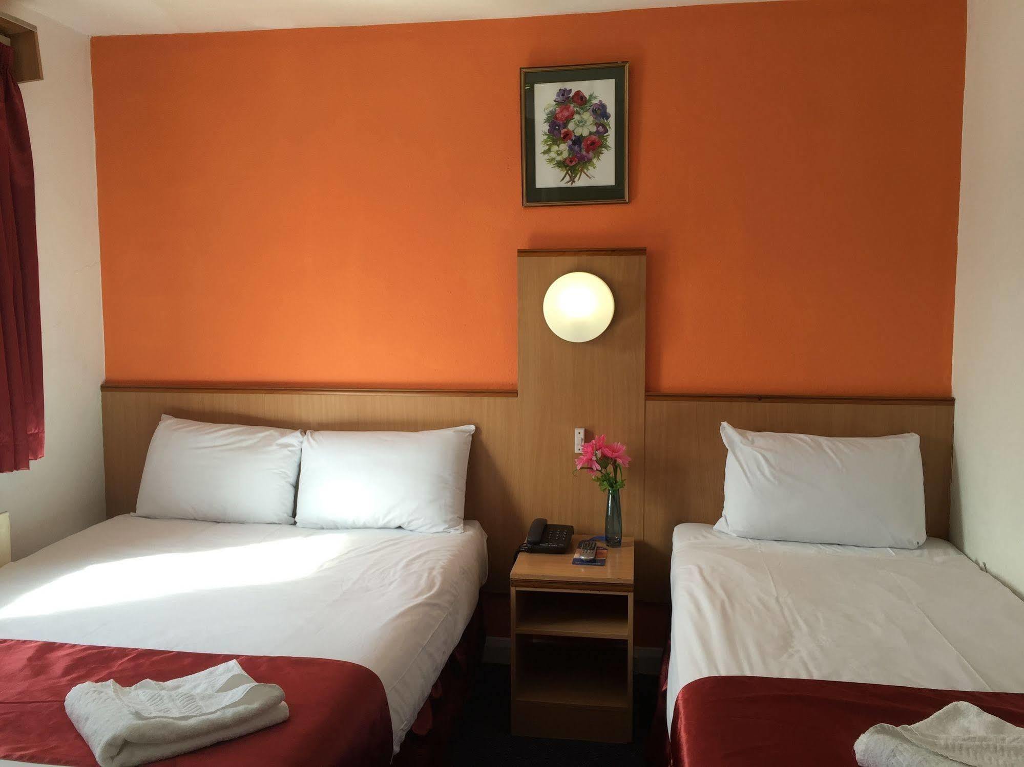 Euro Hotel Wembley Bagian luar foto